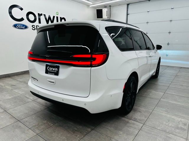 2021 Chrysler Pacifica Touring-L