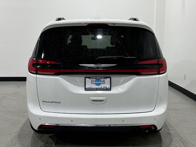 2021 Chrysler Pacifica Touring-L