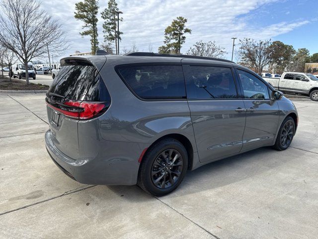 2021 Chrysler Pacifica Touring-L