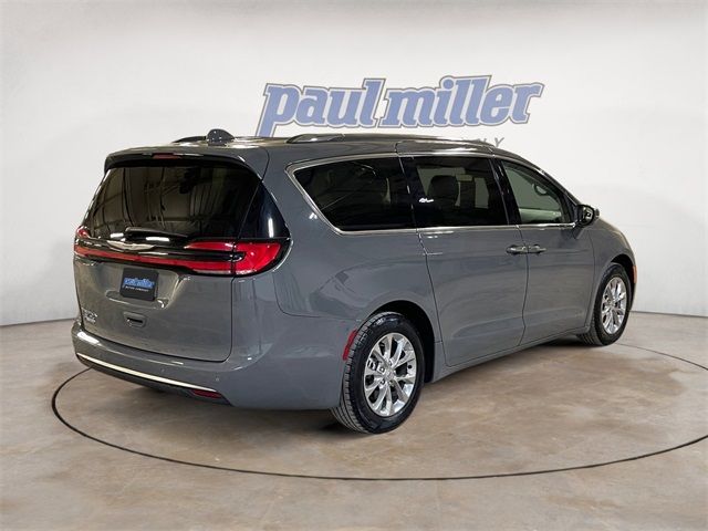 2021 Chrysler Pacifica Touring-L