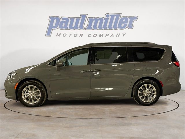 2021 Chrysler Pacifica Touring-L