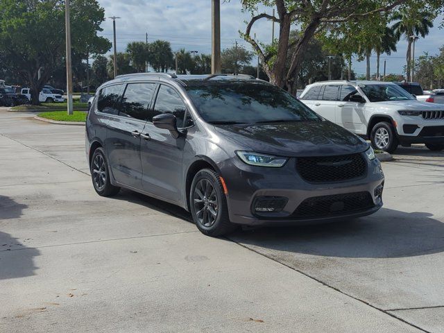 2021 Chrysler Pacifica Touring-L