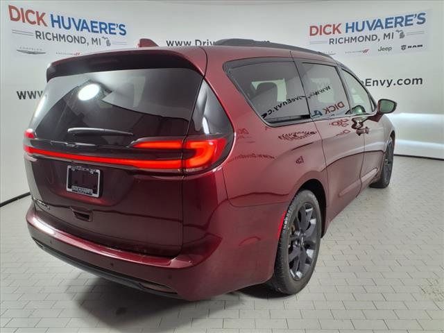 2021 Chrysler Pacifica Touring-L