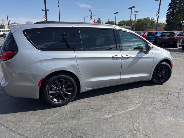 2021 Chrysler Pacifica Touring-L