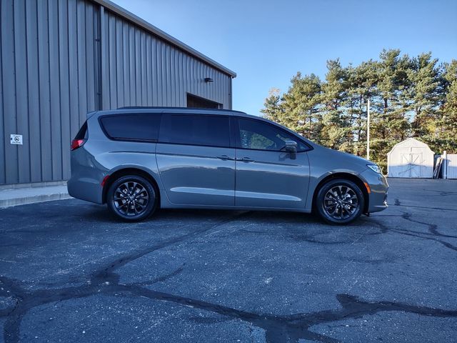 2021 Chrysler Pacifica Touring-L