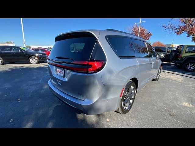 2021 Chrysler Pacifica Touring-L