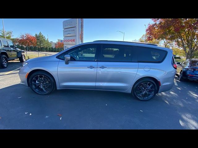 2021 Chrysler Pacifica Touring-L