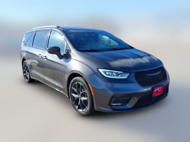 2021 Chrysler Pacifica Touring-L