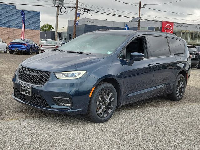 2021 Chrysler Pacifica Touring-L