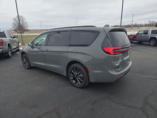 2021 Chrysler Pacifica Touring-L