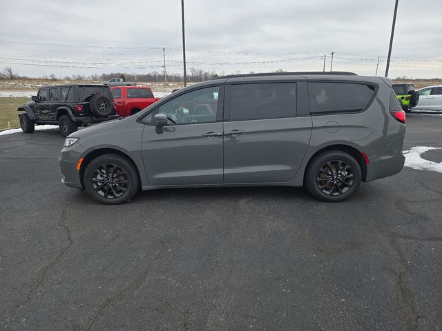 2021 Chrysler Pacifica Touring-L