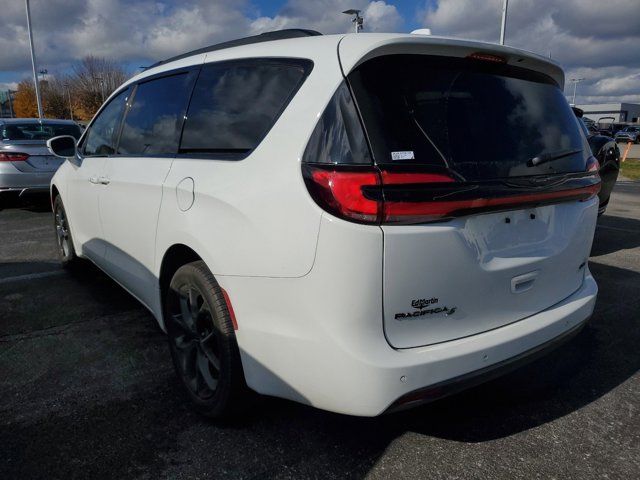 2021 Chrysler Pacifica Touring-L