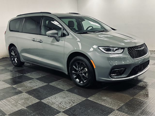 2021 Chrysler Pacifica Touring-L