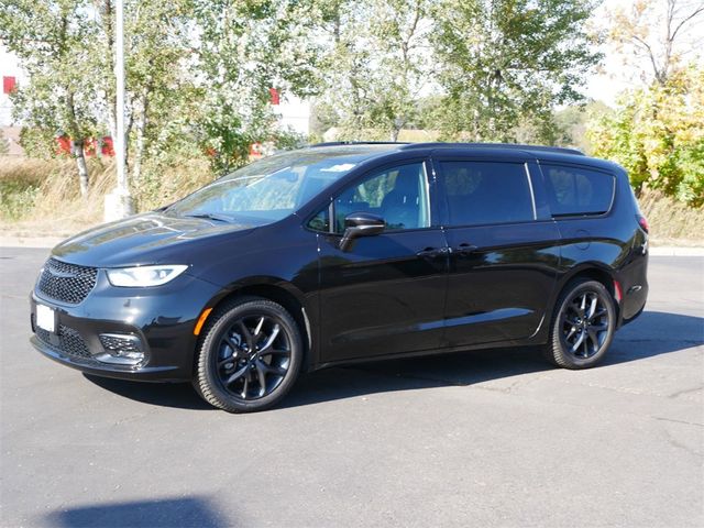 2021 Chrysler Pacifica Touring-L