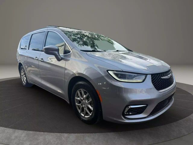 Used 2021 Silver Chrysler Pacifica Minivan For Sale in Bronx, NY