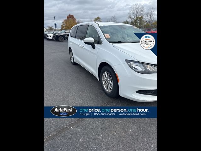 2021 Chrysler Voyager LX