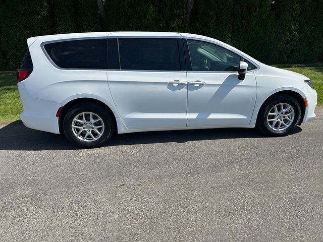 2021 Chrysler Voyager LX