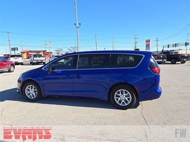 2021 Chrysler Voyager LX