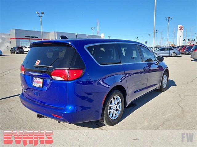 2021 Chrysler Voyager LX