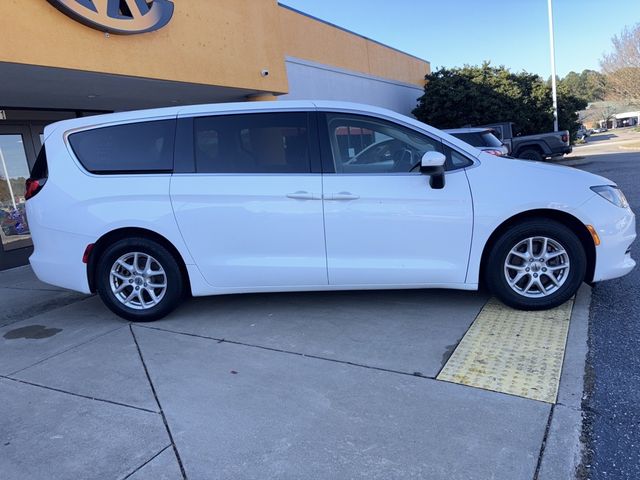2021 Chrysler Voyager LX