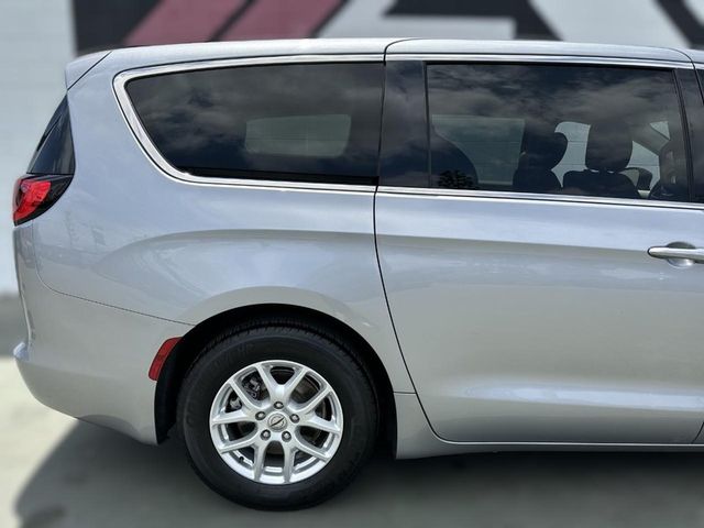 2021 Chrysler Voyager LX