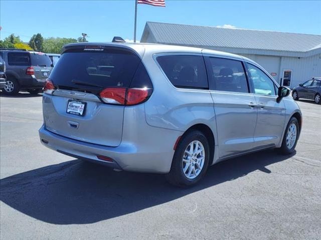 2021 Chrysler Voyager LX