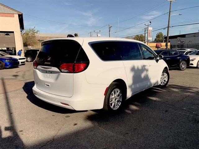 2021 Chrysler Voyager LX