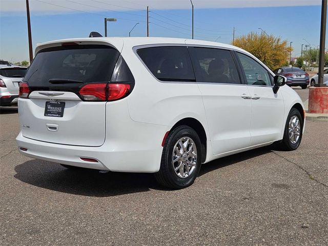 2021 Chrysler Voyager LX