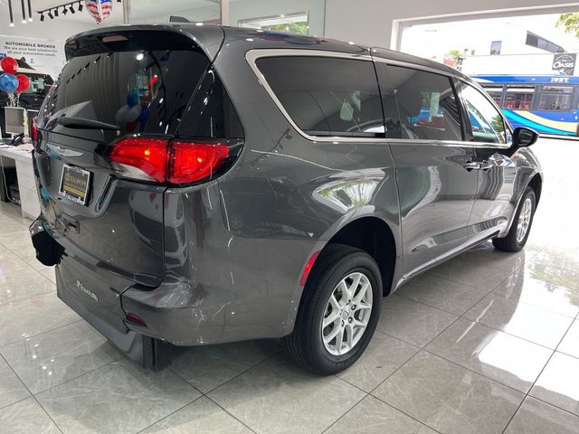 2021 Chrysler Voyager LX