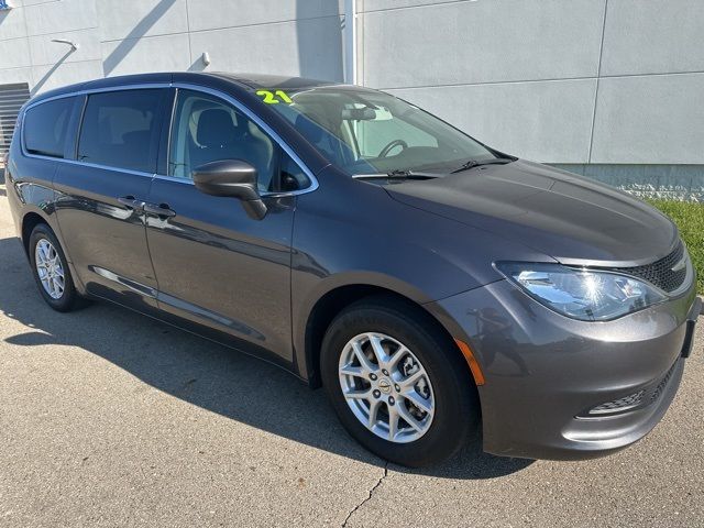 2021 Chrysler Voyager LX