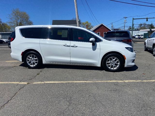 2021 Chrysler Voyager LX