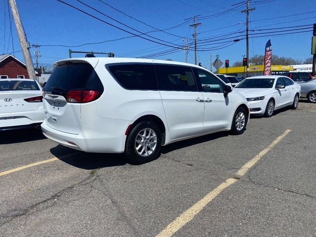 2021 Chrysler Voyager LX