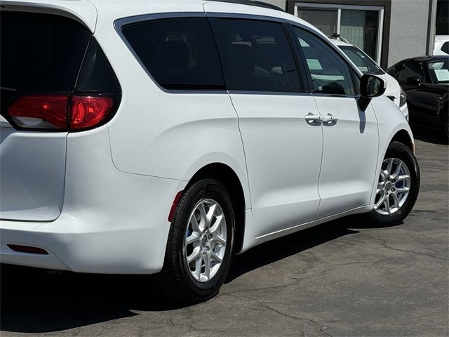 2021 Chrysler Voyager LXI