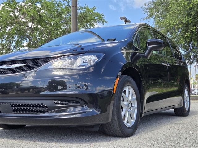 2021 Chrysler Voyager LXI