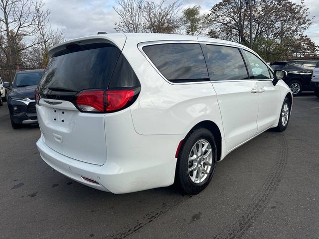 2021 Chrysler Voyager LX