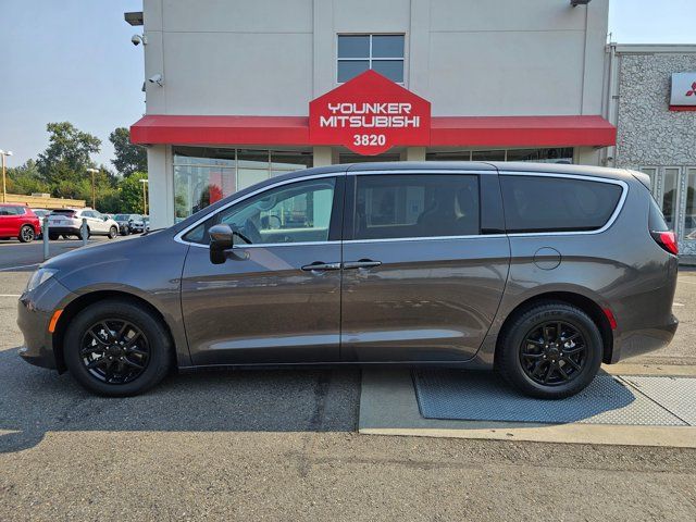 2021 Chrysler Voyager LX