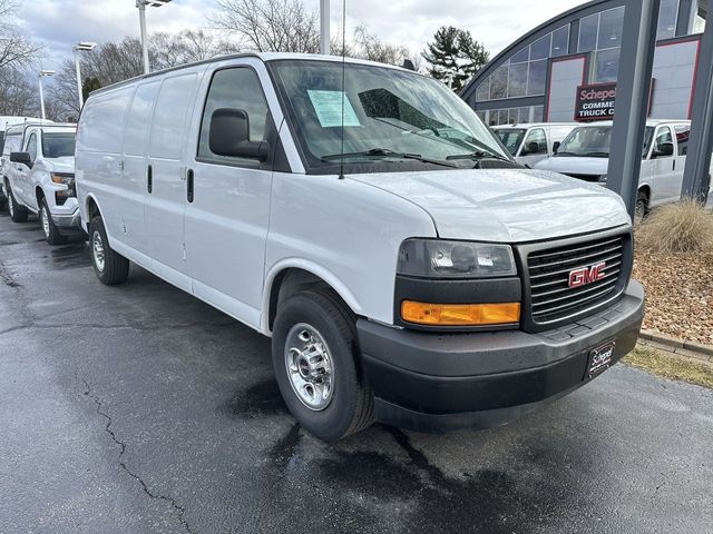 2021 GMC Savana Base