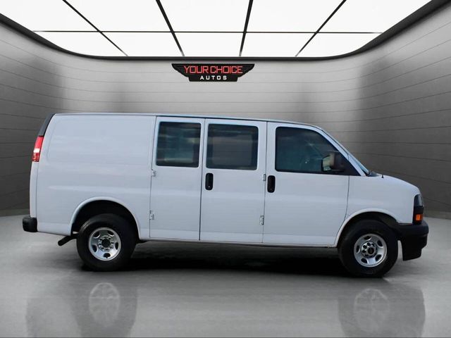 2021 GMC Savana Base