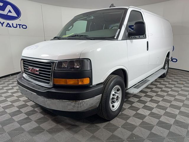 2021 GMC Savana Base