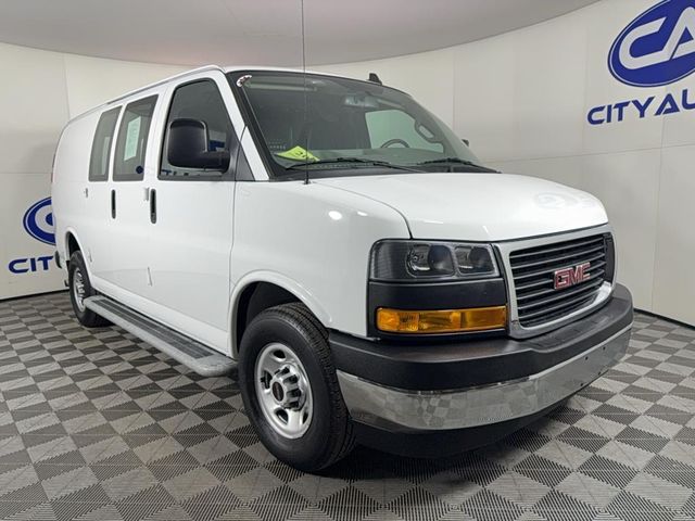 2021 GMC Savana Base