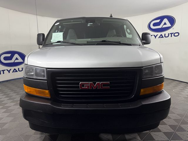 2021 GMC Savana Base
