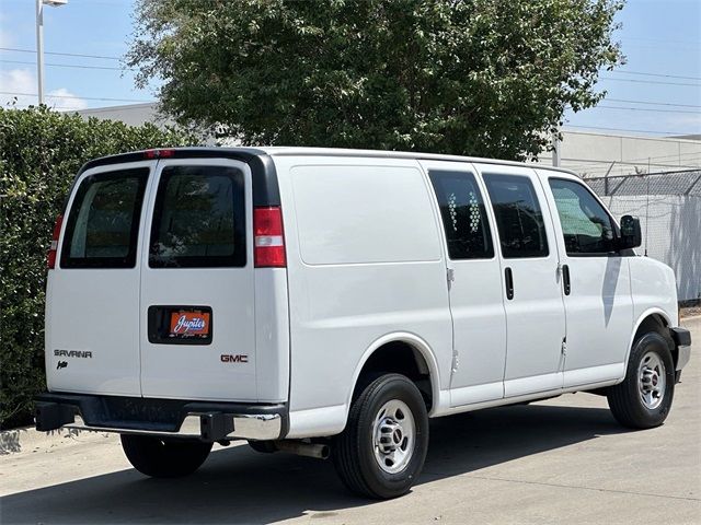 2021 GMC Savana Base