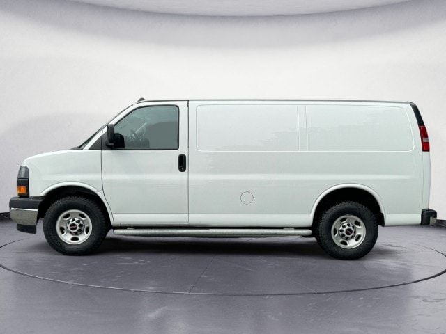 2021 GMC Savana Base