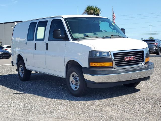 2021 GMC Savana Base