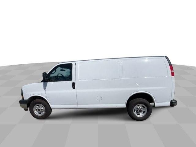 2021 GMC Savana Base