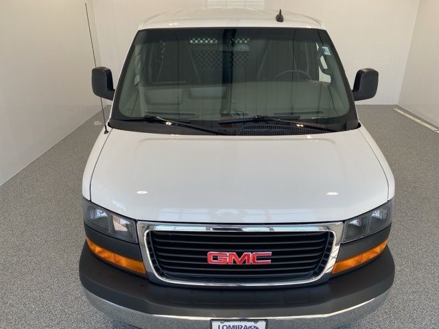 2021 GMC Savana Base