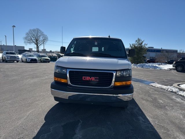 2021 GMC Savana Base