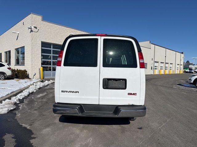 2021 GMC Savana Base