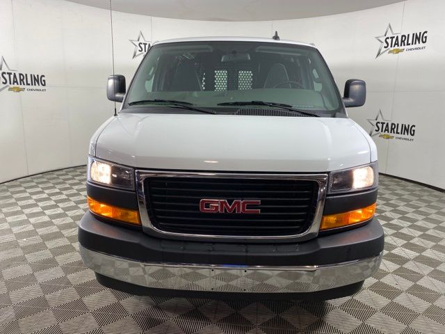 2021 GMC Savana Base