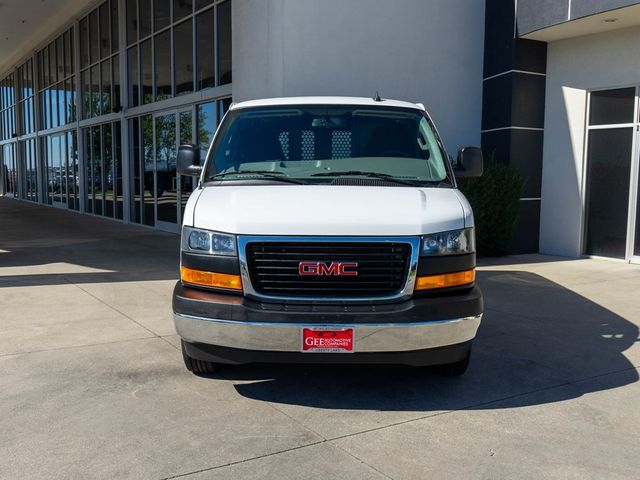 2021 GMC Savana Base